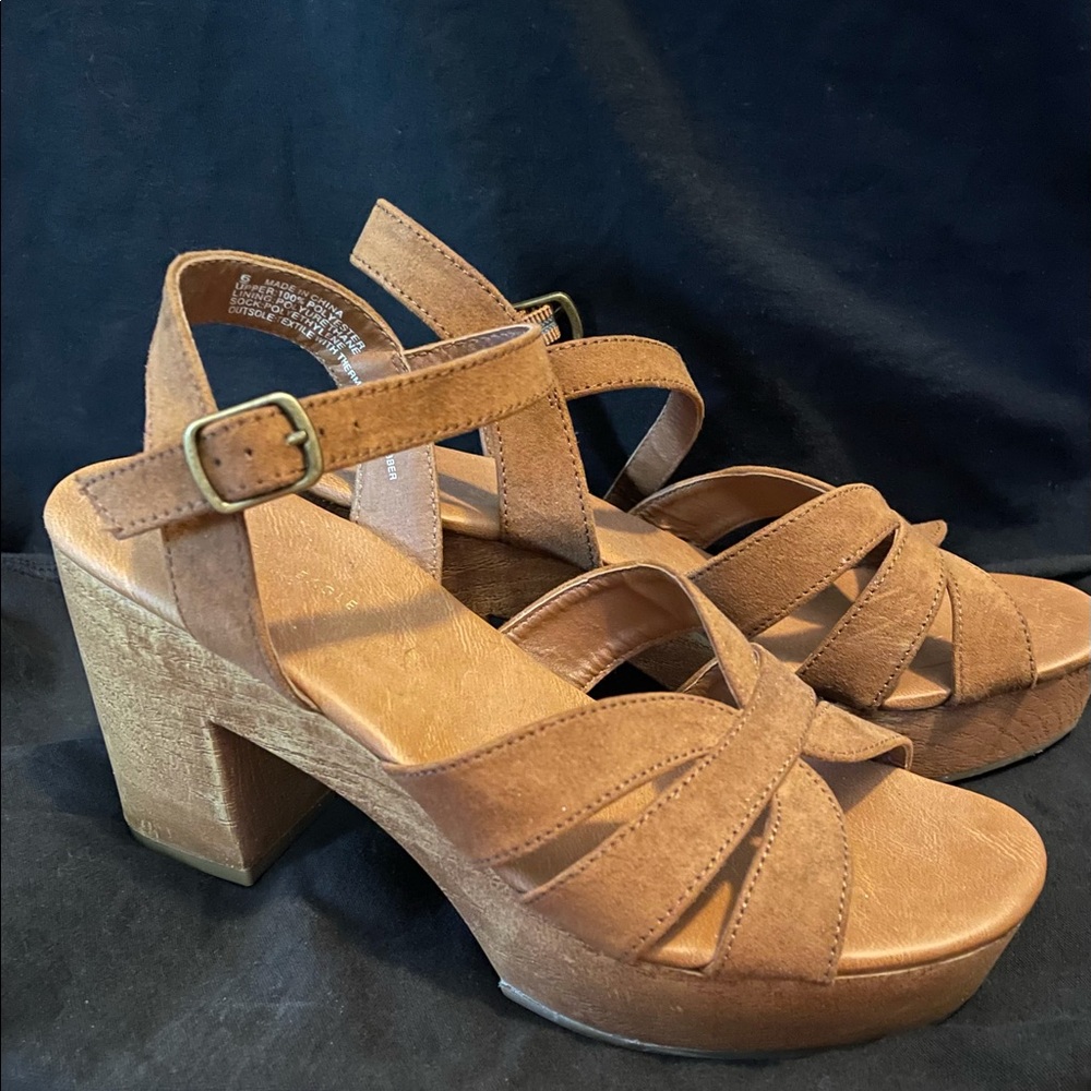 American Eagle block heel sandals